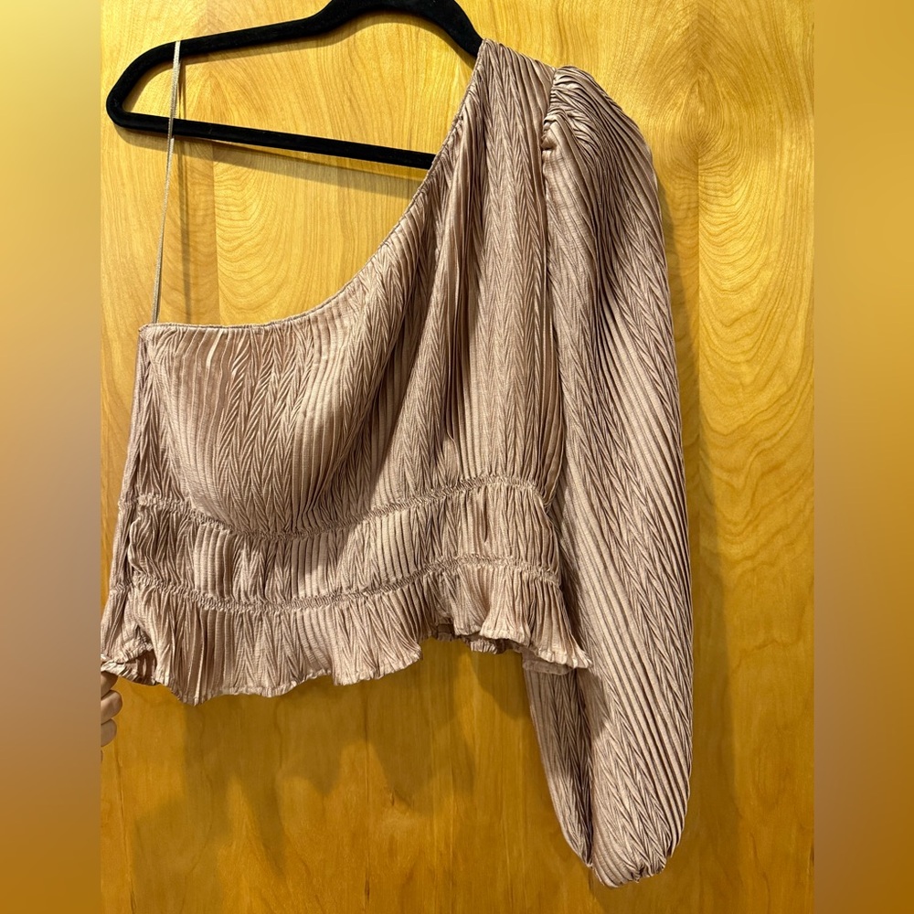 ASTR One Shoulder Cropped Satin Blouse